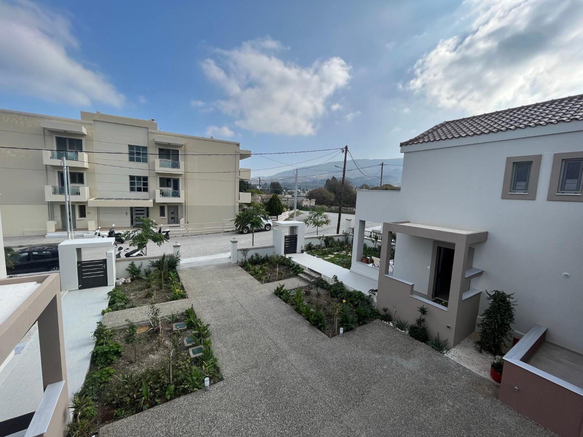 Easy Living 1 & 2 Holiday home *